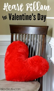 Free Valentine's Heart Pillow Sewing Pattern \ DIY Crush