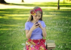 Cute Lace Headband with Flower Pin. A free tutorial by DIY Crush