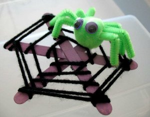 Cute Stick Spider Puppet For Halloween DIY Crush