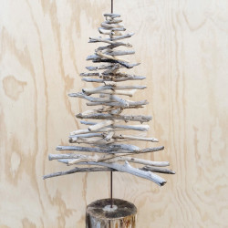 Make Your Own Driftwood Christmas Tree