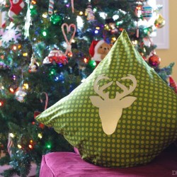 Golden Deer Head Pillow DIY. Create this expensive looking decorative pillow yourself with tutorials in this post | DIY Crush