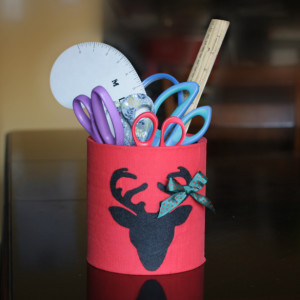 Reuse all those empty coffee containers and make pretty storage bins such as this one with a deer applique. Perfect for Christmas decor! See this coffee container DIY at DIY Crush