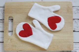 Hearts Appliqué Mittens Tutorial | DIY Crush