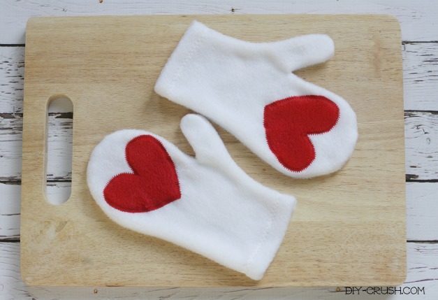 Hearts Appliqué Mittens Tutorial | DIY Crush