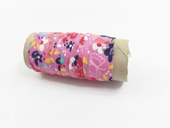 How To Make Continuous Bias Tape. A detailed tutorial of a great method that saves time, fabric and headache | DIY Crush