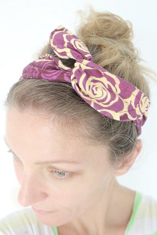 Easy wire headband tutorial. Sew yourself and your girls these cute headbands. They won't take much fabric and are quick to make | DIY Crush