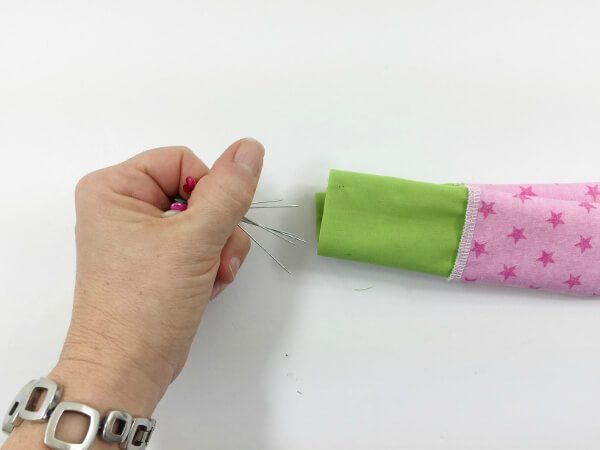 How to take out straight pins all at once. This is JUST a little tip to make sewing easier | DIY Crush