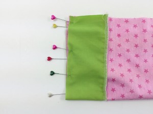 How to take out straight pins all at once. This is JUST a little tip to make sewing easier | DIY Crush