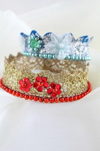 Lace Crown DIY. Create amazing photo props or accessories to wear for birthday parties or dress up! Check it out at DIY Crush