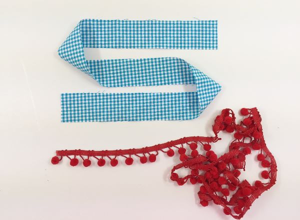 Pom Pom Kerchief Tutorial