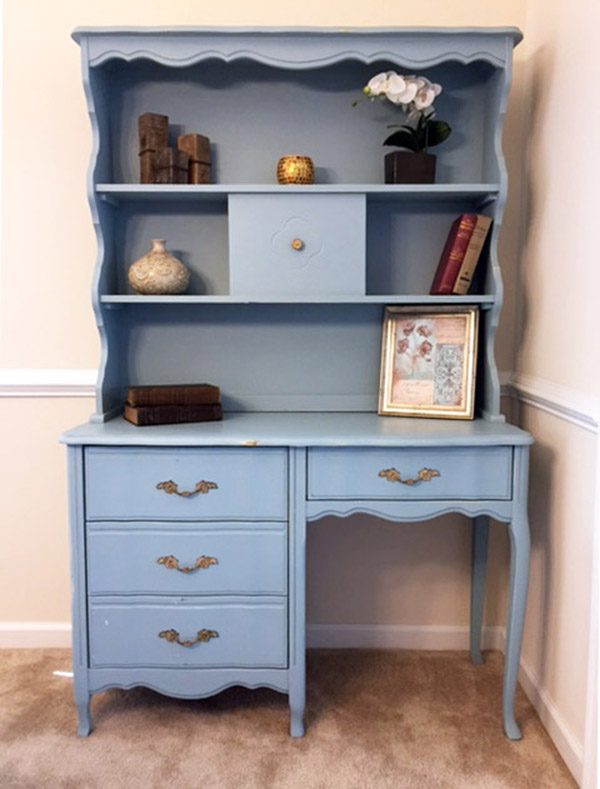 DIY chalk painted hutch. how to paint furniture with chalk paint.