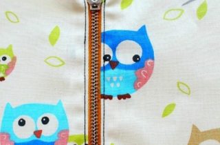 Easy way to sew a zipper. How to sew a zipper. Learn how to install a zipper.