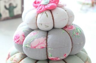 Pumpkin pincushion tutorial. Sew an adorable pumpkin to hold your straight pins.