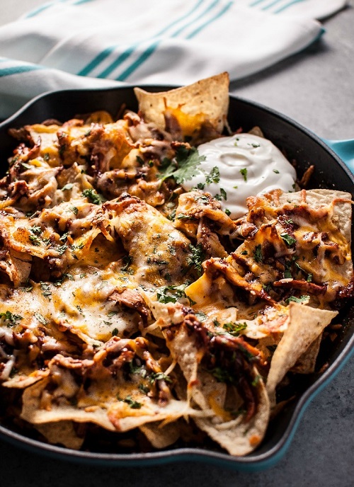 BBQ Chicken Skillet Nachos. tailgaiting nachos, chicken nachos, bbq nachos