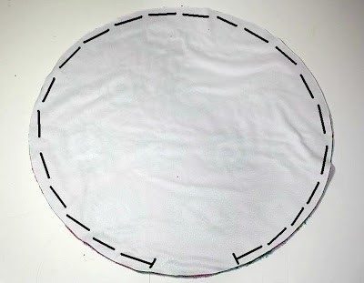 Free round pillow sewing pattern.